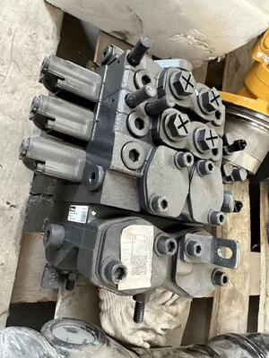 150602020002B صمام متعدد الطرق Sany Reach Stacker Parts