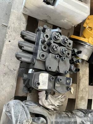 150602020002B صمام متعدد الطرق Sany Reach Stacker Parts